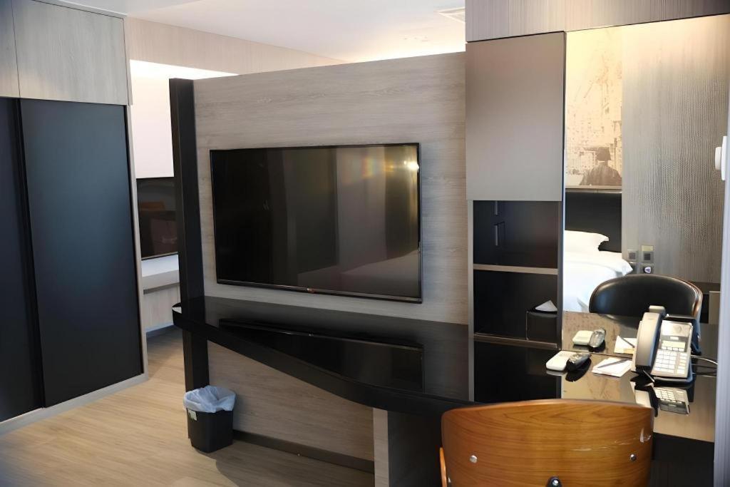 M1 North Point Hotel Хонконг Екстериор снимка
